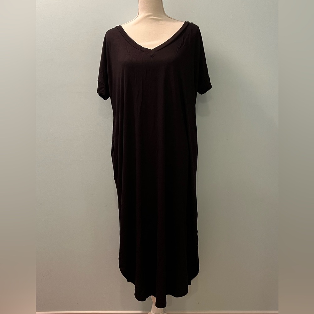 Black v neck Tshirt dress
